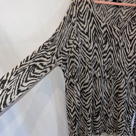 H&M lightweight long sleeve top Size Large - Picture 5 of 12